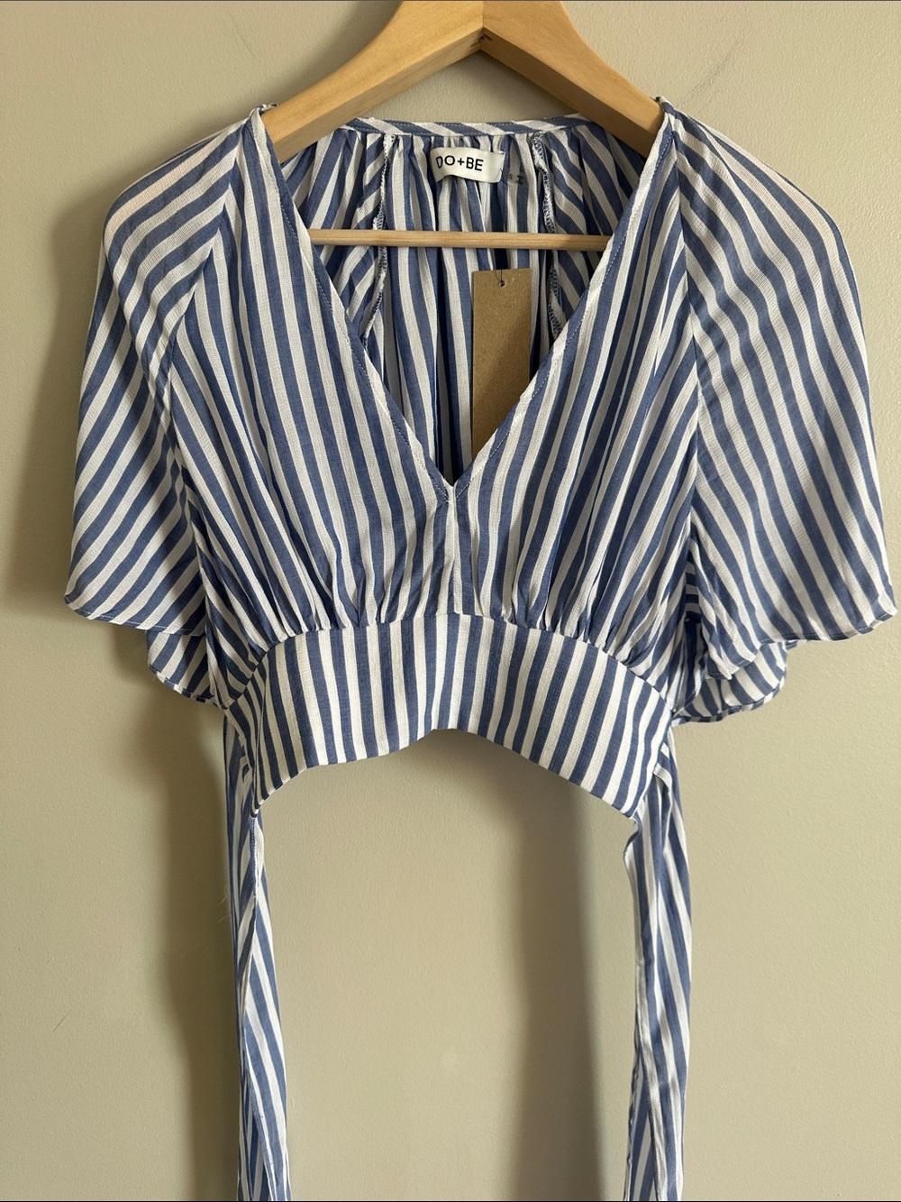 NWT Striped v-neck tied back top - Picture 4 of 7